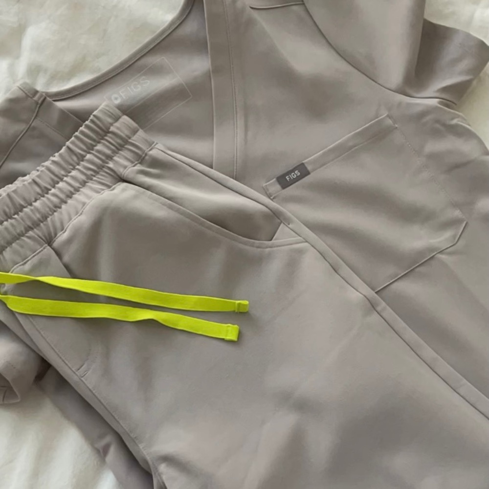 FIGS XS light gray Catarina top and Zamora joggers